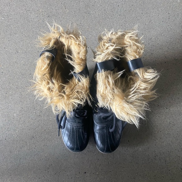 Sorel Black Quilted Waterproof Winter Boots with Fur Lining - Picture 4 of 6